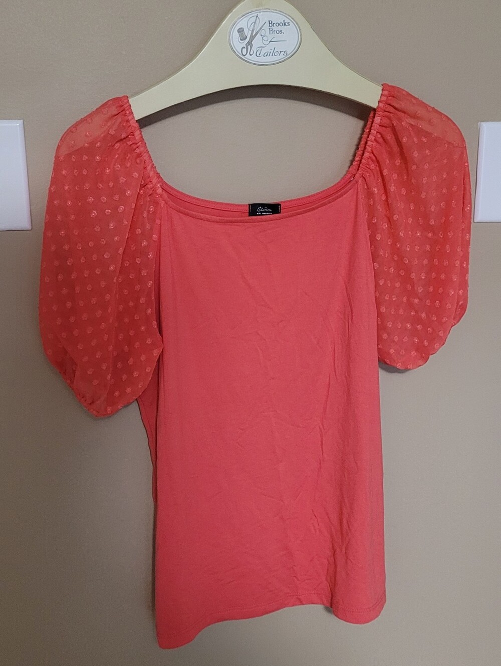 💜2 for $10💜 Bundle and save Coral Puff-Sleeve Top